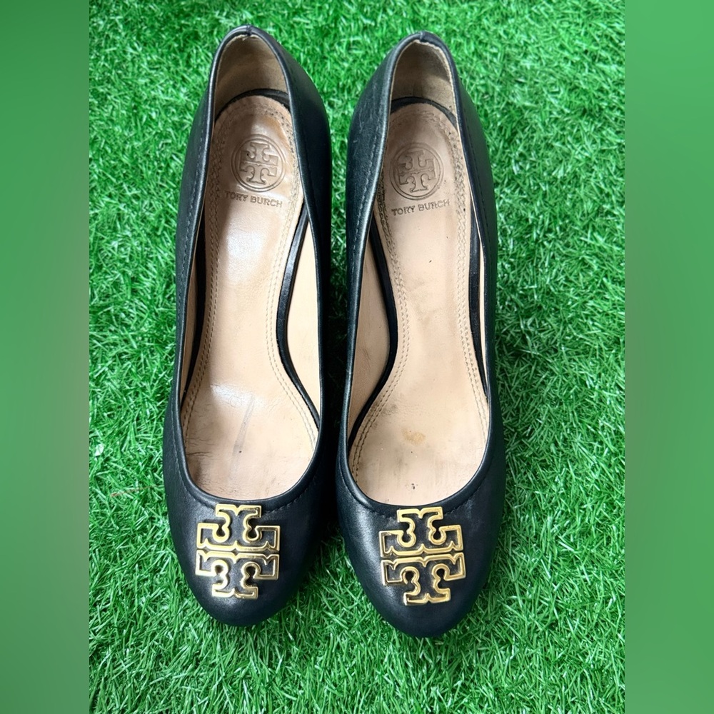 Tory Burch Black Pumps with Gold Accents‎ Size 9M